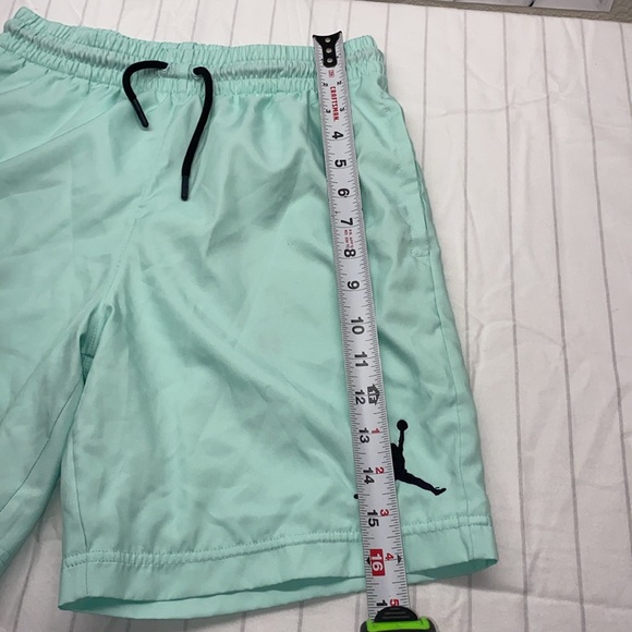 Jordan boys Light Green Athletic Shorts,JUMPMAN WOVEN PLAY SHORT size Medium - Picture 4 of 12